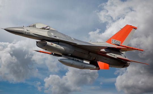 F-16 sava uan pilotsuz uurdular