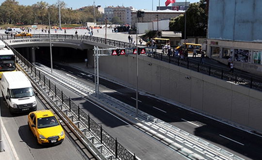 Taksim alt geidinde ilk kaza: 1 l