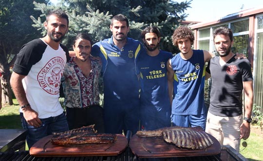 Fenerbahe'de ynetim kurulundan futbol takmna yemek   