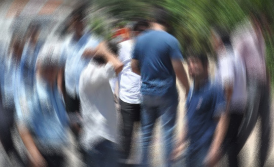 Parkta satrl grlt kavgas: 2 yaral 