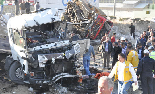 Nide'de trafik kazas: 2 l, 1 yaral