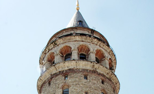 Galata Kulesi'nde intihar