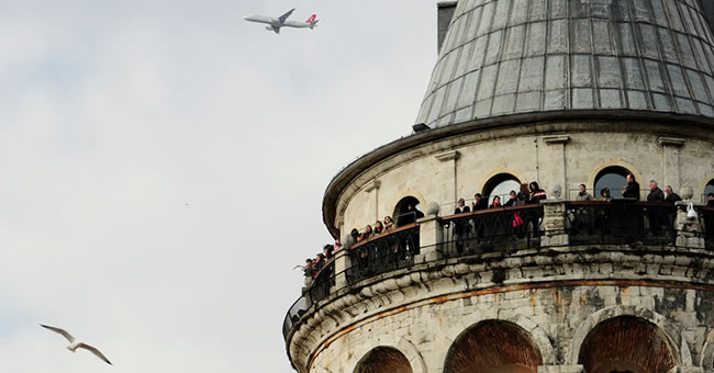 Galata Kulesi'nde intihar