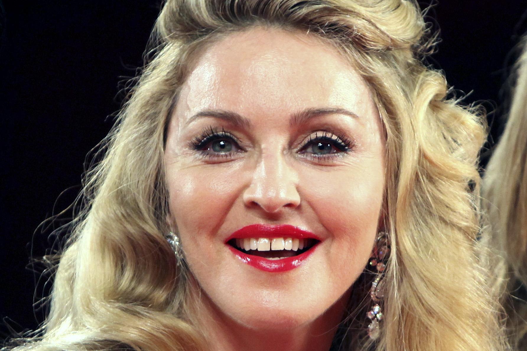 Madonna evsiz kardeine di taktrd