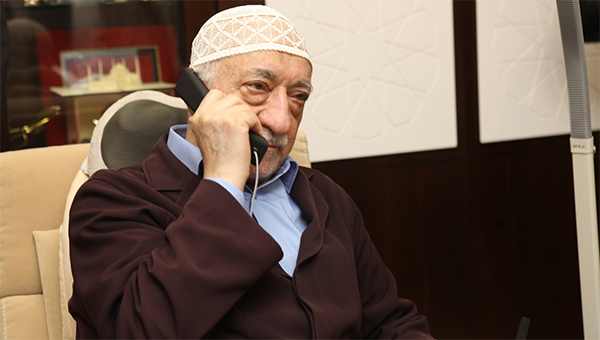 Fethullah Glen'in telefonda kiminle konutuu ortaya kt