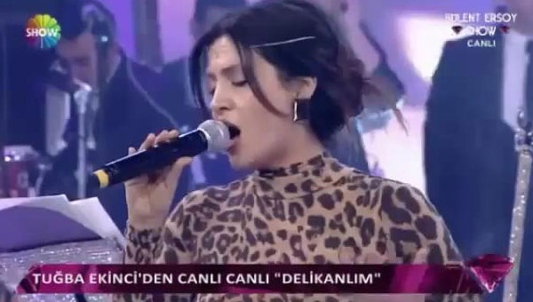 Tuba Ekinci'nin canl performans olay yaratt!