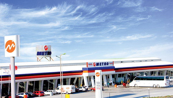 Metro Holding, MEPET'i Lukoil'e satyor