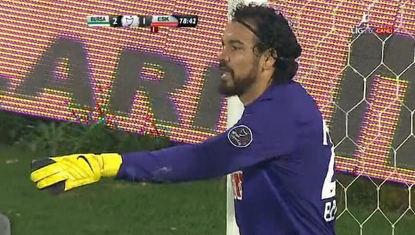 Sper Lig'de inanlmaz olay: Servet etin penalt kard