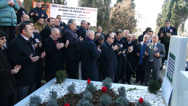 Adnan Kahveci mezar banda anld!