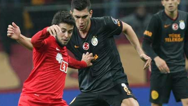 Mancini'nin gzdesi Ceyhun Glselam!