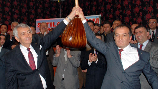 Isparta'da Alevilerden MHP'ye destek!