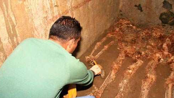 Amasya'da temel kazsnda 10 mezar bulundu
