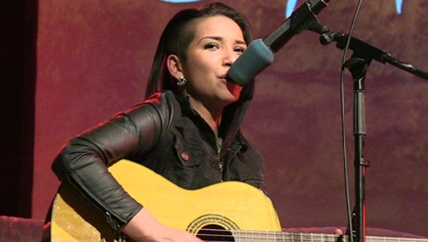 X-Factor'da tannan Mehtab ilk konserinde beenildi!
