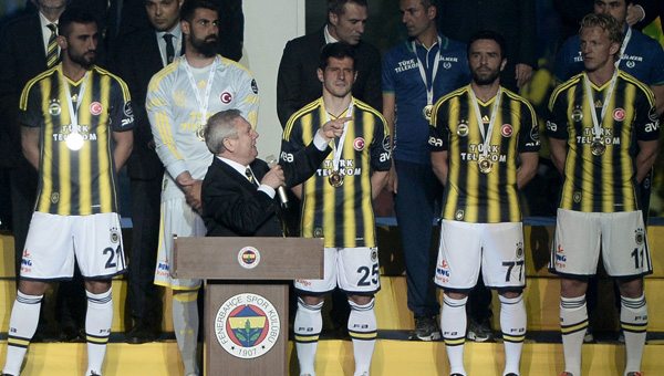 ampiyonluk kutlamasnda Aziz Yldrm ldrd: Paral kpekler!