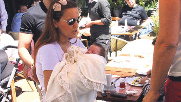 Demet Akaln kz Hira ile Bebek turunda!