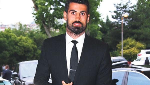 ErsunYanal, Volkan bir szle datt