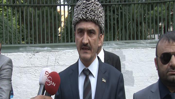 een Konsolos'tan ok sert bayrak tepkisi