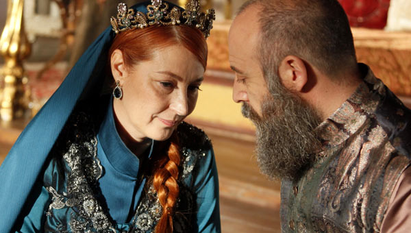 Muhteem Yzyl'n Hrrem Sultan' Vahide Perin'e teklif yayor!