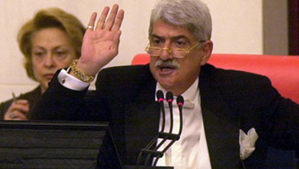 Murat Skmenolu vefat etti