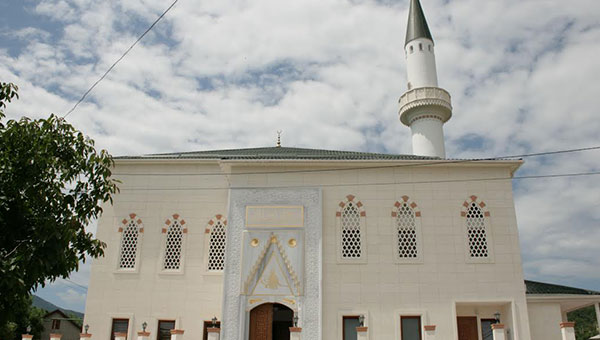 lker Ailesi Korbek Camii'ni yeniden ina ettirdi