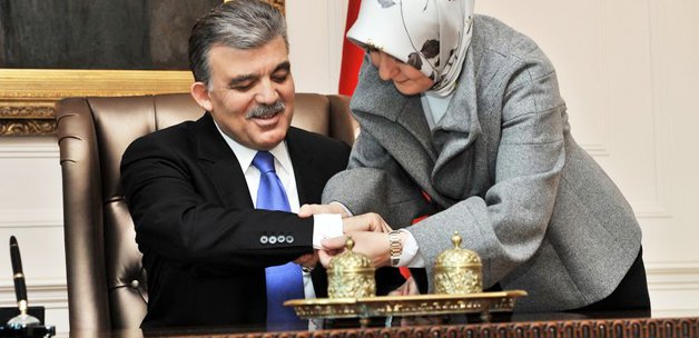 Abdullah Gl, Aykut Kocaman'a komu oluyor