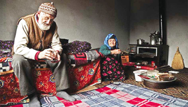 Anne ya da babandan biri veya her ikisi yanında ise Onlara ‘Öf’ bile deme