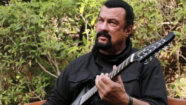 Dnyaca nl oyuncu Steven Segal Trk kt!