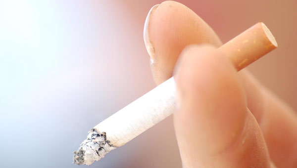 Bakan Mezzinolu aklad: Ak havada sigara yasa 1 Ekimde balyor