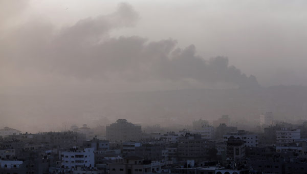 Gazze'deki srail saldrlarnda en az 900 kii ld