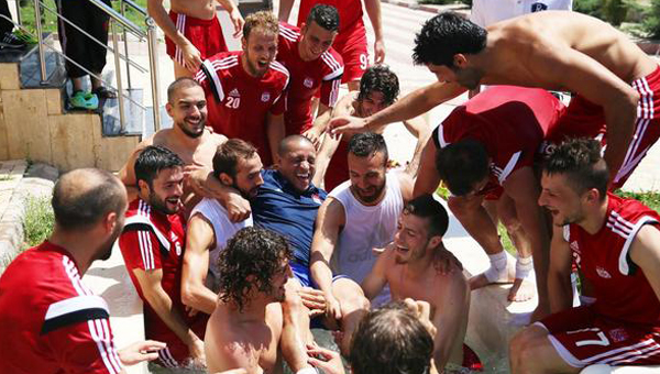 Sivassporlu futbolcularn havuz sefas