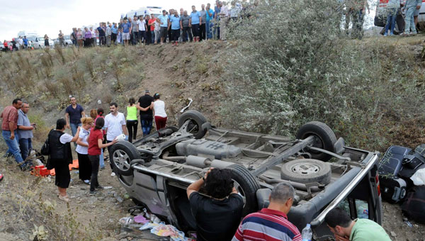 Tokat'ta trafik kazas: 2 l, 11 yaral