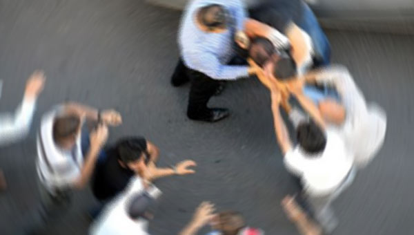 Mersin'de ekmek sras kavgas: 9 yaral  
