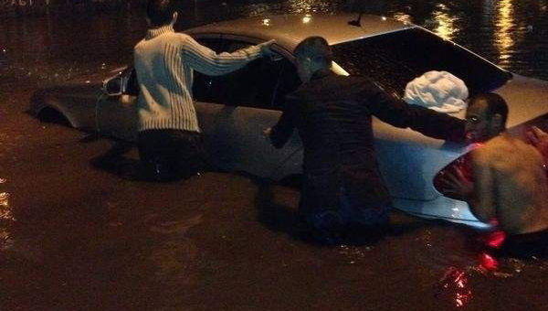 Sel Trabzon'u vurdu
