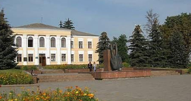 Szc, Atatrk heykeli diye Lenin heykeli koydu!