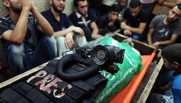 srail Gazze'de 16 gazeteciyi ldrd