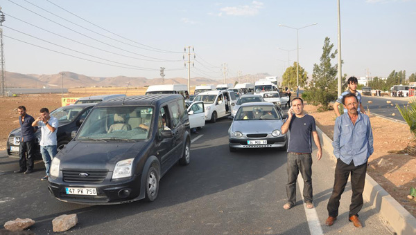 Kzltepe Mardin yolunda yol kapatma eylemi