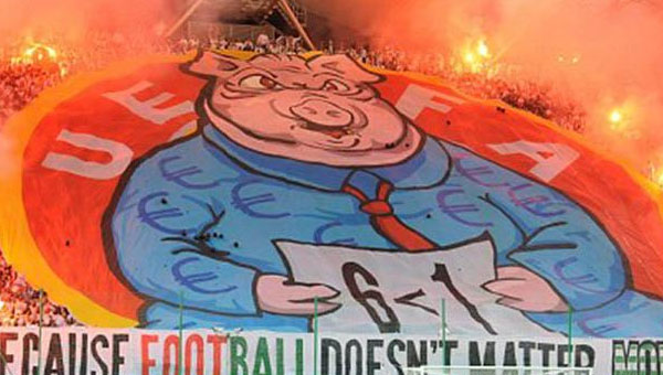 UEFA'ya domuzlu protesto