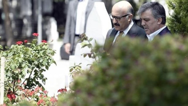 Abdullah Gl, Erbakan'n mezarn ziyaret etti