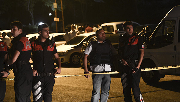 Ankara'da atma: 1'i polis, 3 kii yaraland 