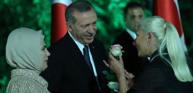 Muazzez Ersoy'dan Erdoan iftine gl