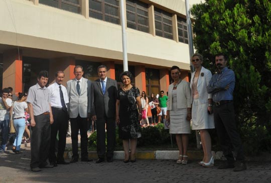 Engelli Dostu Ktphaneye Krmz Bayrak