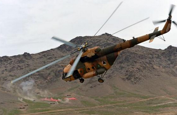 Afganistan'n Uruzgan kentinde askeri helikopter dt.