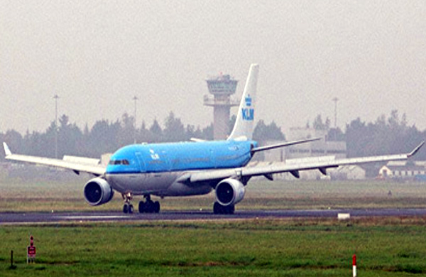 KLM'nin A330'u tek motorla rlanda'ya acil indi