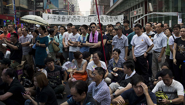 Hong Kong'da sivil itiaatsizlik sryor