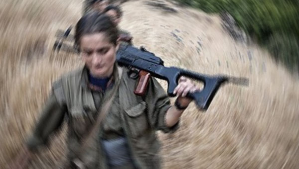 ukurca'da bir kadn PKK'l teslim oldu