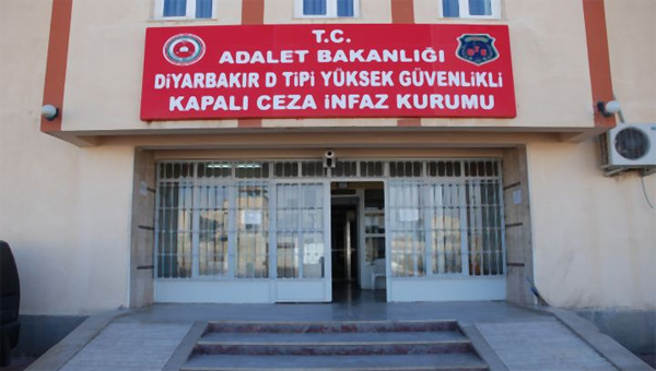 Diyarbakr Cezaevi'ndeki 35 mahkum hastaneye kaldrld