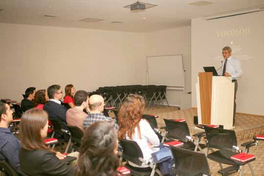 zmir niversitesi Tp Fakltesinde Vokoloji Kursu