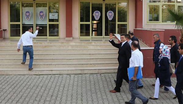 O polisler Cumhurbakan Erdoan'n bilgilerini sorgulam