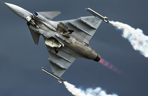 Brezilya Hava Kuvvetleri, sve'li Saab'tan 5.13 milyar dolarlk Gripen sava ua alacak.