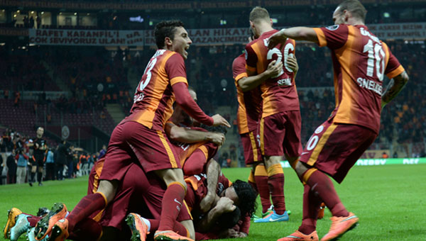 Galatasarayl futbolcular tribnlere gitmedi